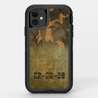 Green camouflage pattern vintage V2.0 OtterBox Defender iPhone 11 Case