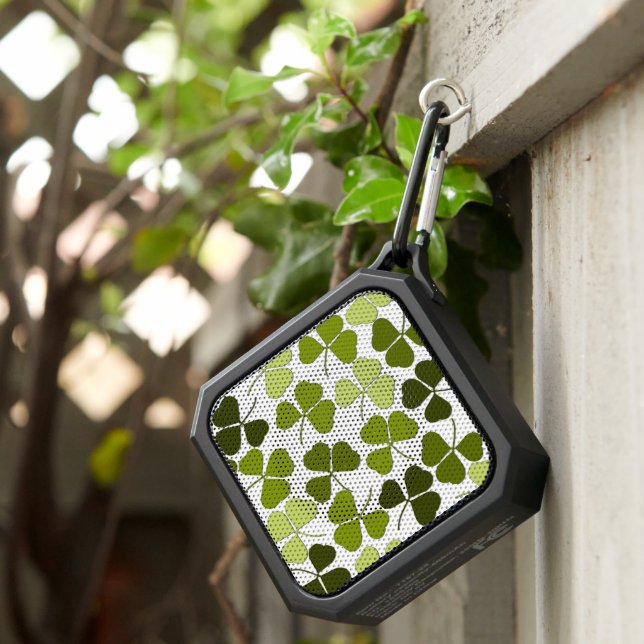 Green Clover in a Variety of Shades Bluetooth Speaker (Inisitu)