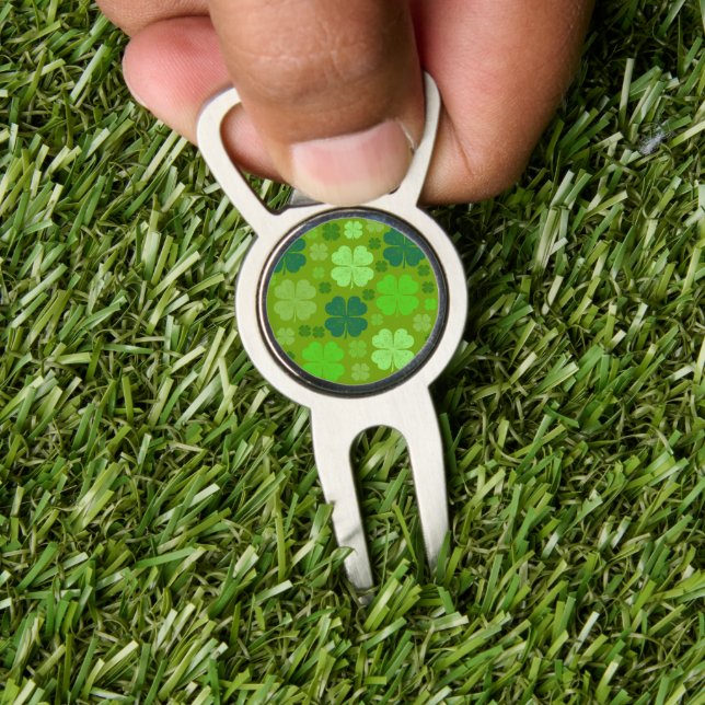 Green Clovers, Lucky Clovers, Saint Patrick's Day Divot Tool (Insitu 1)