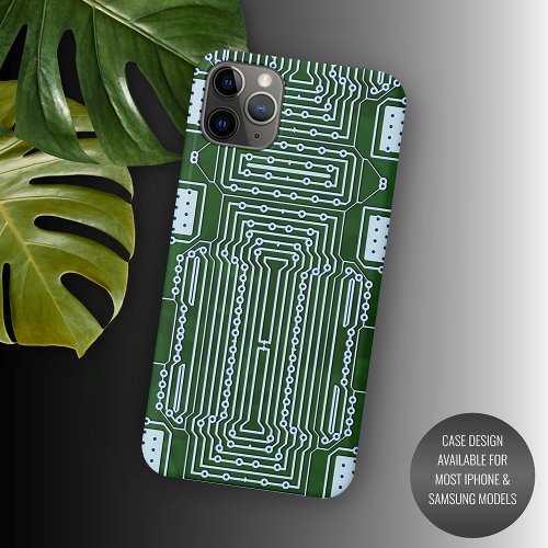 Green Computer Circuit Board White Lines Pattern iPhone 11 Pro Max Case
