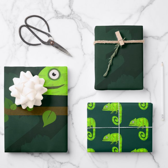Green cute chameleon wrapping paper sheets (Front)