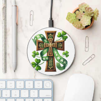 GREEN & GOLD IRISH CELTIC CROSS AND RIBBONS WIRELESS CHARGER 