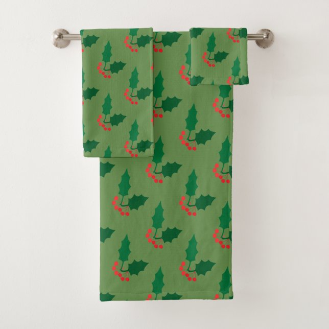 Green Holly Red Berries Holiday Bath Towel Set (Insitu)