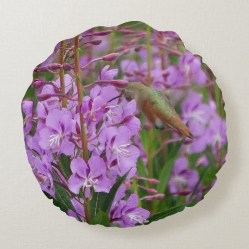 Green Hummingbird purple pink floral background Round Pillow