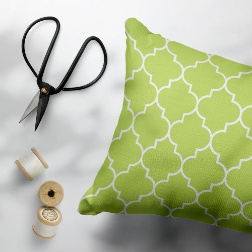 Green Latticework Quatrefoil Moroccan Trellis Pillow Case