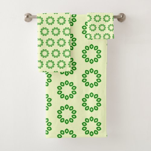 Green leaves in a circle on yellow  bath towel set