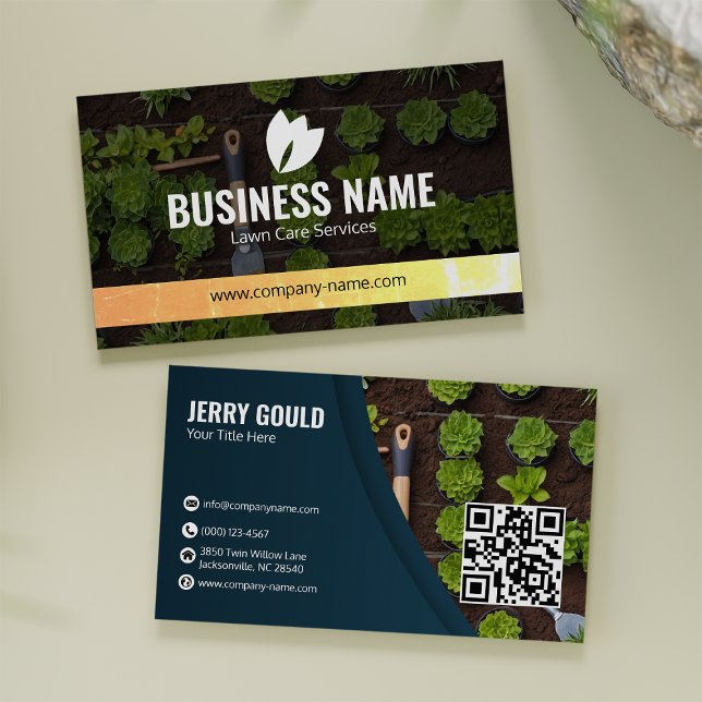 Green Modern Lawn Care QR Code Business Card (Creator Uploaded)