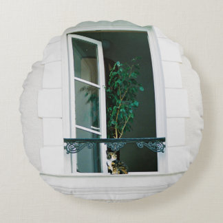 GREEN PLANT ON WHITE WINDOW ROUND PILLOW