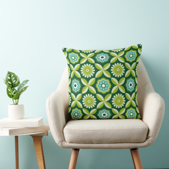 Green retro flowers throw pillow (Chair)