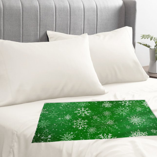 Green Snowflakes Pattern Festive Winter Holiday Pillow Case (Creator Uploaded)