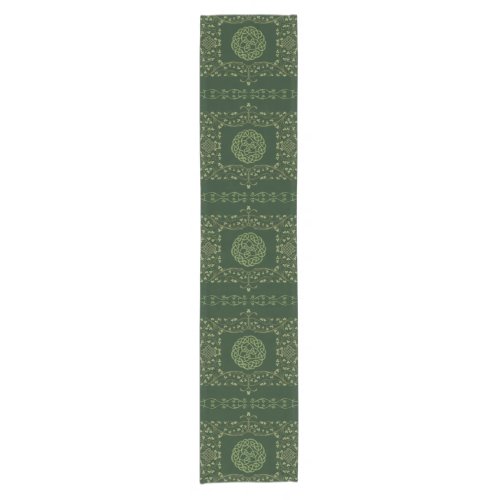 Green St Patrickâs Day table runner