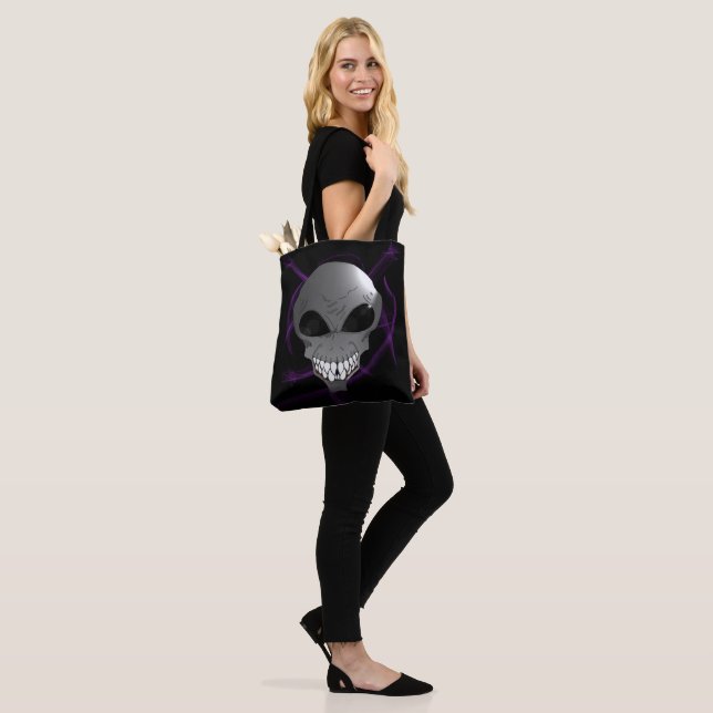 Grey alien tote bag (On Model)