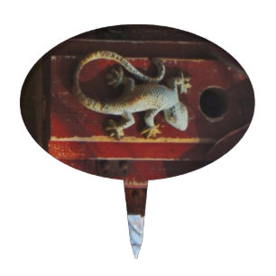 grey lizard on worn wood cake topper