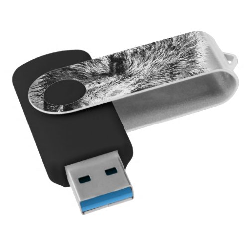 Grizzly bear portrait flash drive