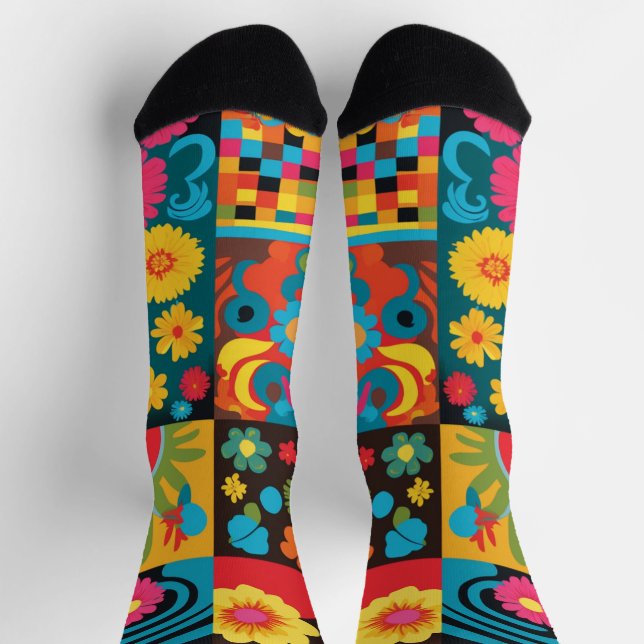 Groove Waves 70s Psychedelic Line Pattern Socks (Top)