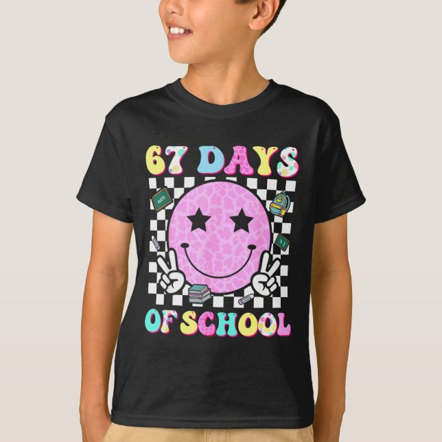 Groovy 67 Days Of School Smile Face Teacher Kids W T-Shirt (Front)