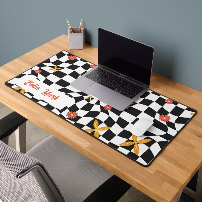 Groovy Daisy Floral Checkerboard, Y2K 90s  Desk Mat (Office 2)