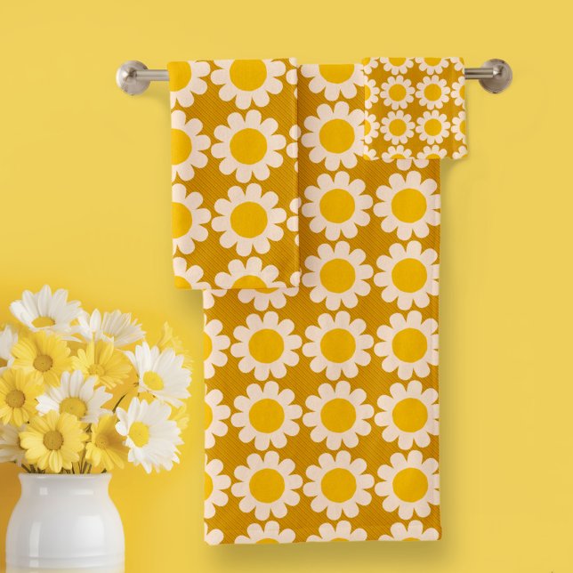 Groovy Daisy sunny yellow Bath Towel Set (Creator Uploaded)