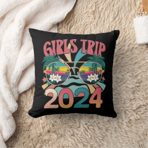 Groovy Girls Trip 2024 Weekend Summer Beach  Throw Pillow