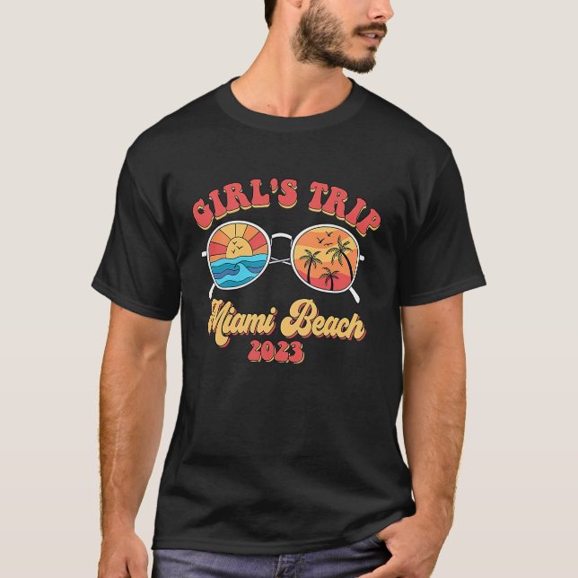 Groovy Miami Beach 2023 Girls Trip Sunglasses Summ T-Shirt (Front)