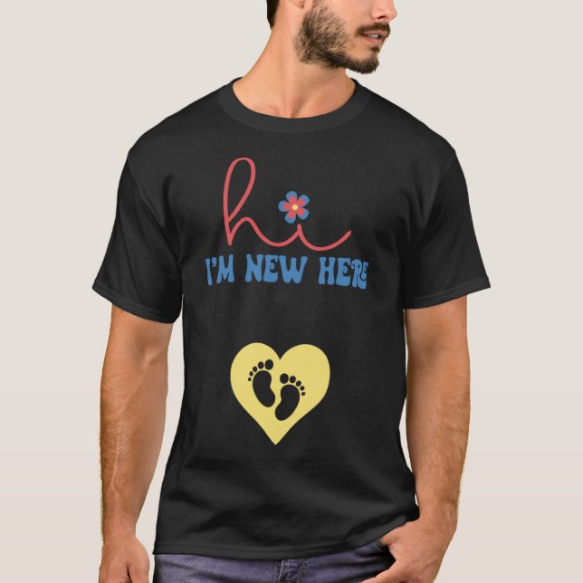 Groovy New Mom Hi I m New Here  Pregnancy Announce T-Shirt (Front)
