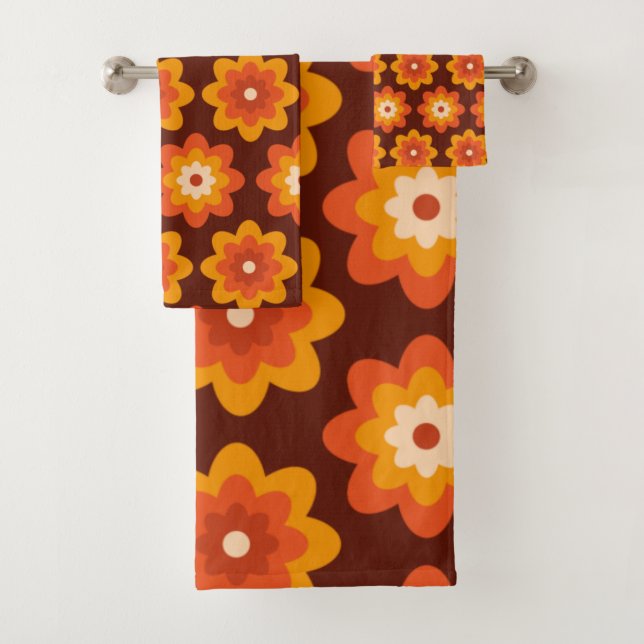 Groovy retro 70s boho hippie orange flower pattern bath towel set (Insitu)
