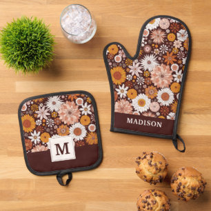Groovy Retro Flower Garden Pattern Oven Mitt & Pot Holder Set