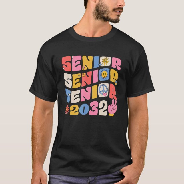 Groovy Senior 2032 Graduation Back To School Class T-Shirt (Front)