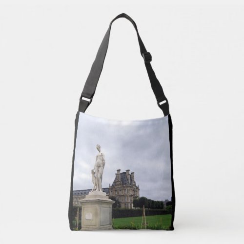 Grounds of the Louvre Paris France _ tote