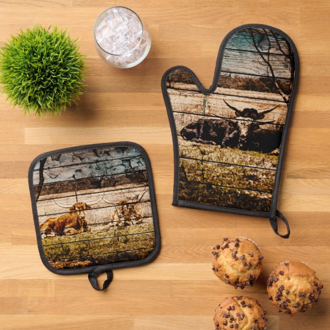 Group of Longhorns Laying in Field Distressed Wood Oven Mitt & Pot Holder Set (Top Down)