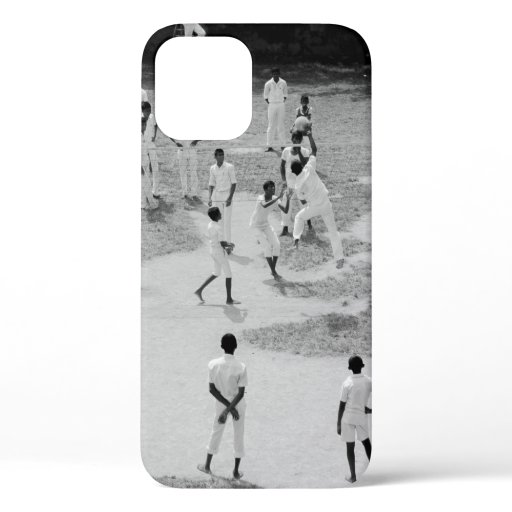 GROUP OF PEOPLE PLAYING BASEBALL iPhone 12 CASE