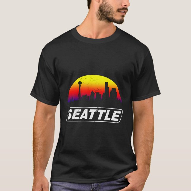 Grunge Seattle Skyline Distressed Look Design T-Shirt (Front)