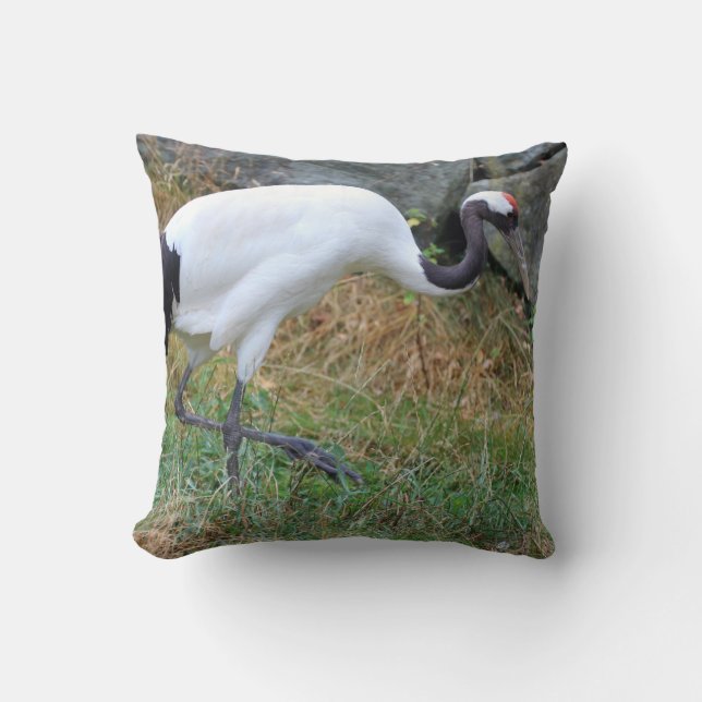 Grus japonensis throw pillow (Front)