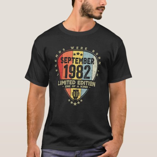 Guitar Pick   Legends Were Born In September 1982  T-Shirt