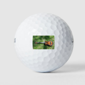 guitare sur l'herbe golf balls