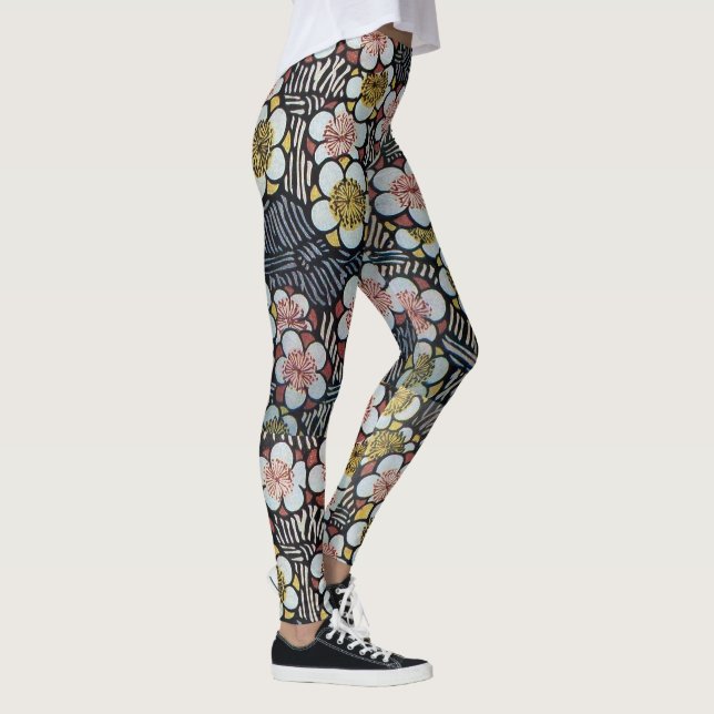 HAIKU/ BLACK WHITE PINK YELLOW SPRING FLOWERS LEGGINGS (Right)