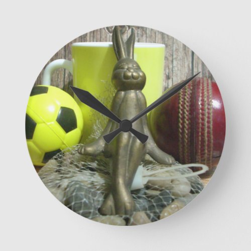 Hakuna Matata Rabbit Chilling backpng Round Clock