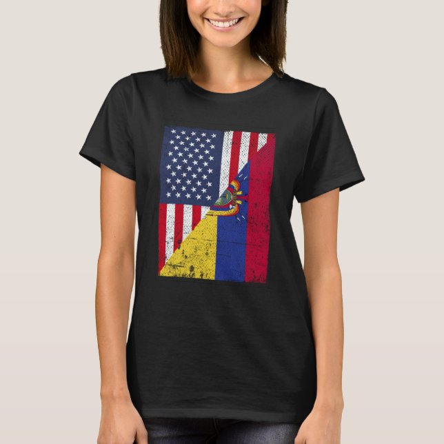 Half USA Flag Half Ecuador Flag American Ecuadoria T-Shirt (Front)