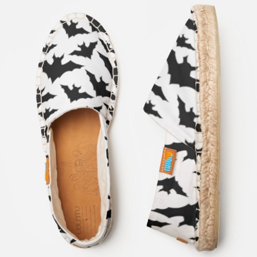 Halloween Black and White Cool Flying bats pattern Espadrilles