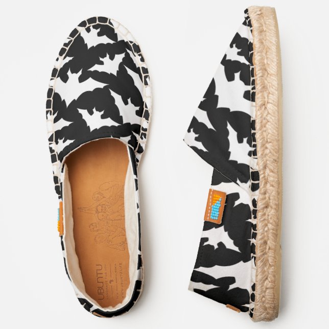 Halloween Black and White Cool Flying bats pattern Espadrilles (Side)