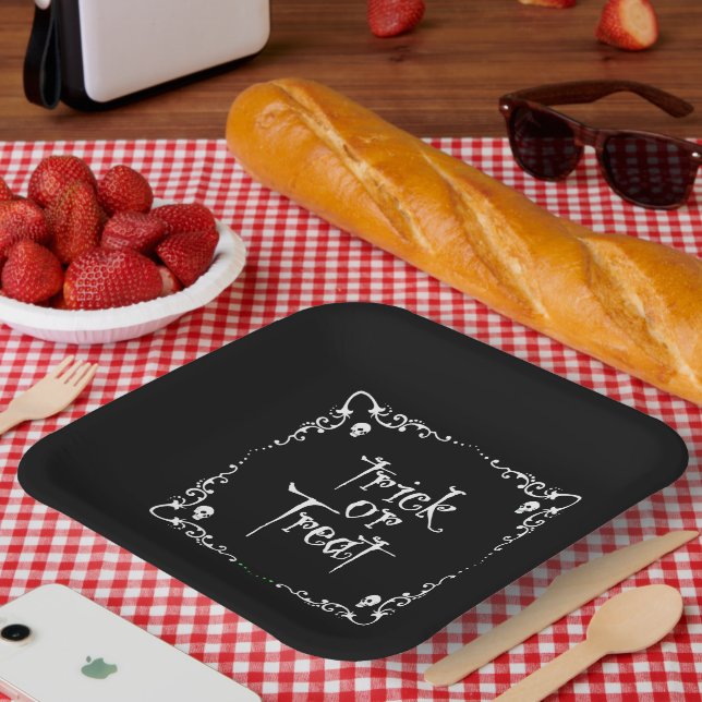 Halloween Black & White Trick or Treat Paper Plates (Picnic)