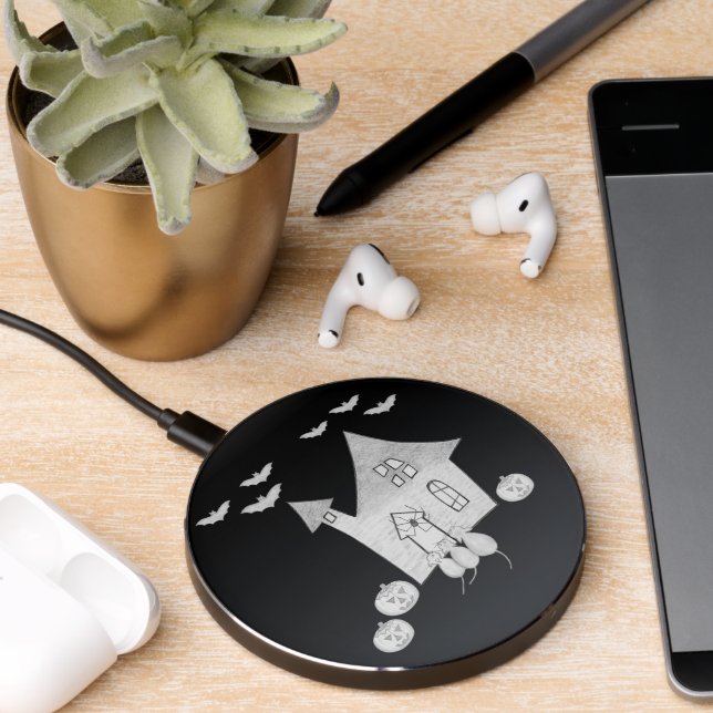 Halloween night with Haunted House, Bats, Pumpkins Wireless Charger (Desk 2)