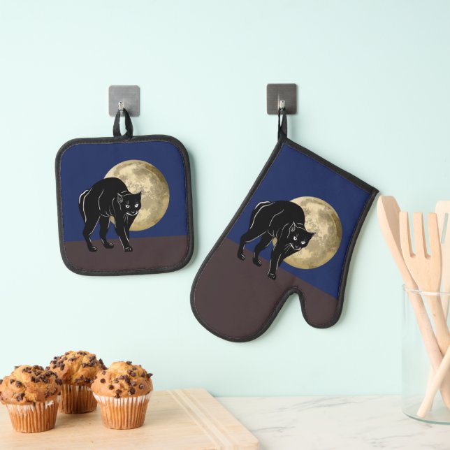 Halloween Prowling Black Cat On A Full Moon Night Oven Mitt & Pot Holder Set (Insitu(Hanging))