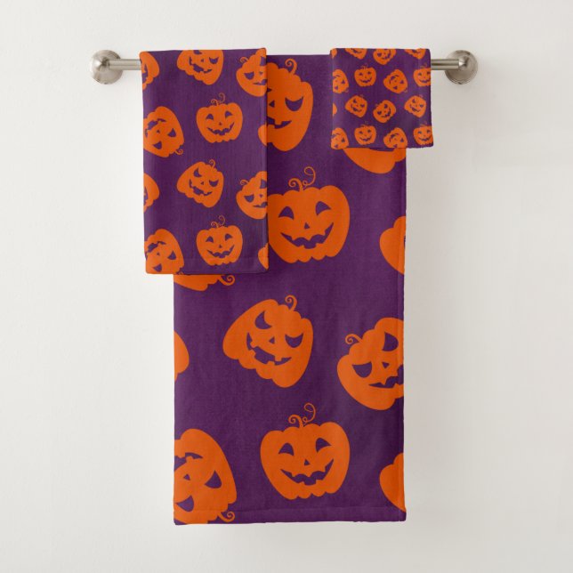 Halloween Pumpkins on Purple Background Pattern Bath Towel Set (Insitu)