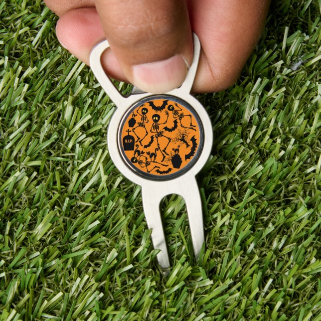Halloween Skeletons Macabre Dance Divot Tool (Insitu 1)