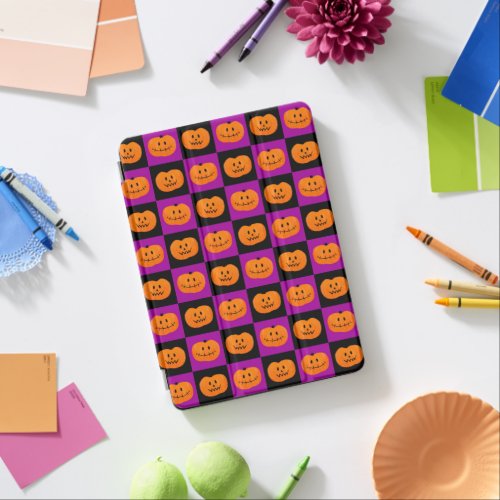 Halloween spooky checkered pumpkin pattern iPad air cover