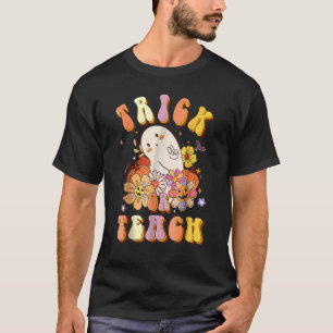 Halloween Trick Or Teach Retro Groovy Teacher Hipp T-Shirt