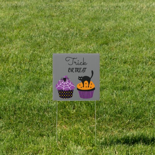 Halloween trick or treat spooky welcome sign