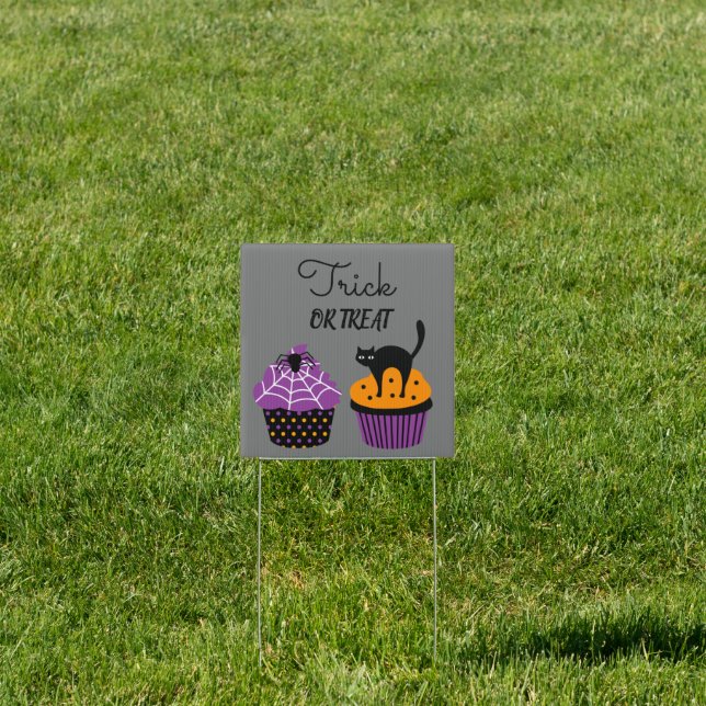 Halloween trick or treat spooky welcome sign (Insitu)