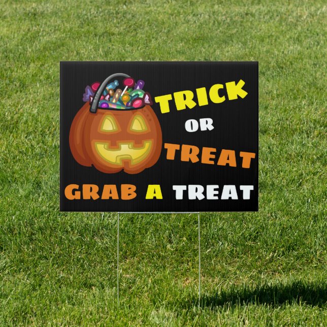 HALLOWEEN TRICK OR TREAT YARD SIGN (Insitu)